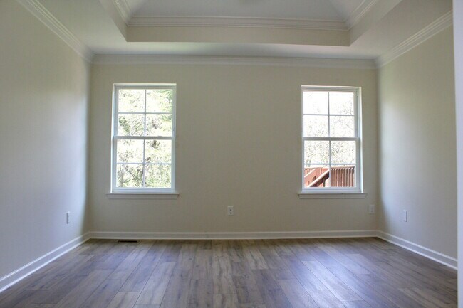 Building Photo - Stunning Move-In Ready Home in Hendersonville – Minutes from Old Hickory Lake!