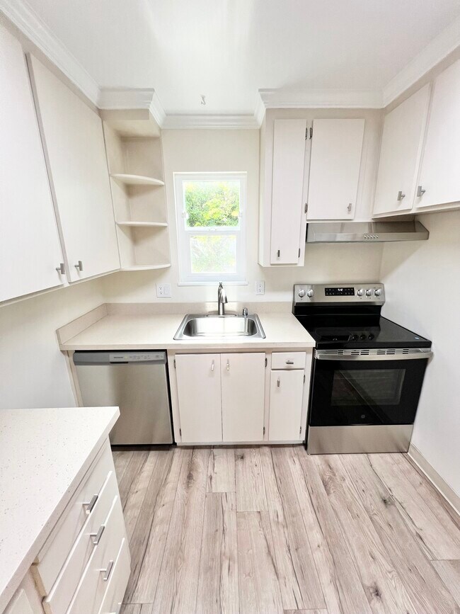 Building Photo - 250 Chilpancingo Pkwy