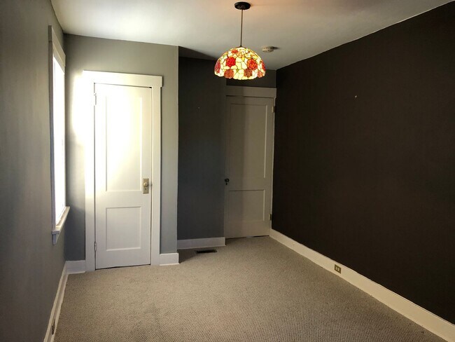 Building Photo - Beautifully Rehabbed Central Oakmont apart...