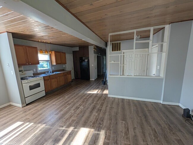 Building Photo - 56445 Eastlea Dr