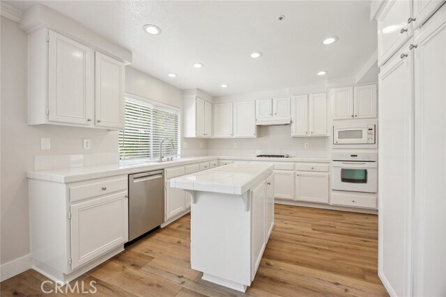 Building Photo - 1427 E Cisneros Ln
