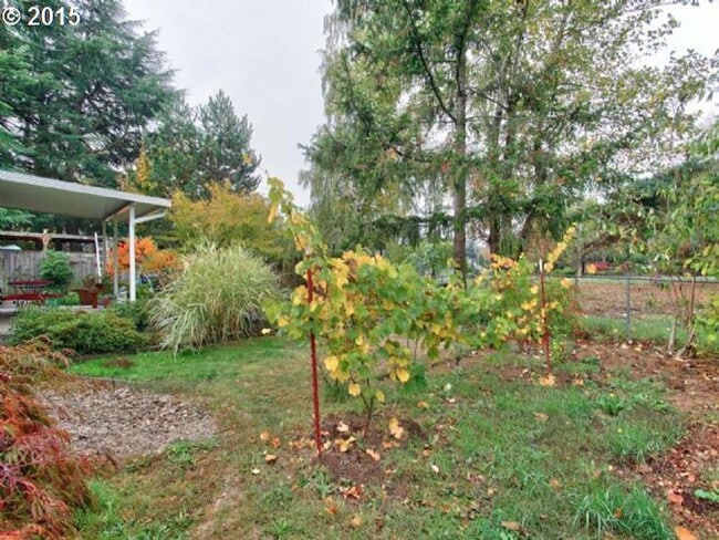 Building Photo - Tidy Gresham Ranch Style Home