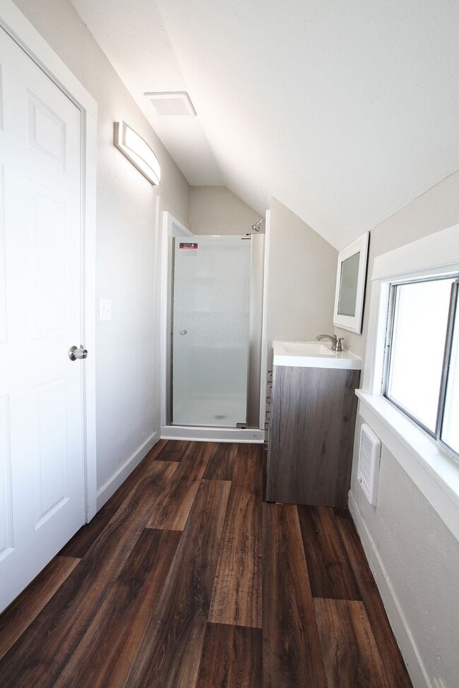 Building Photo - Darling 2 Bedroom Convenient Stanwood Home Move in Ready!