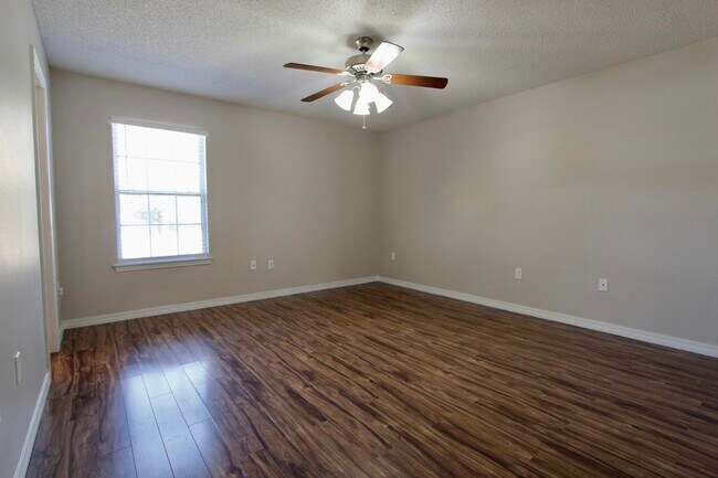 Building Photo - 3151 Forrest Ave