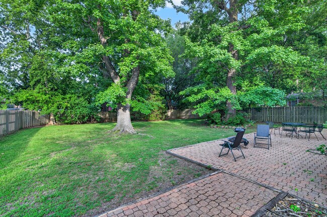 Building Photo - 33 Tanglewood Dr
