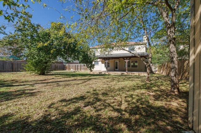 Building Photo - Charming Family Home in Highly Sought-Afte...