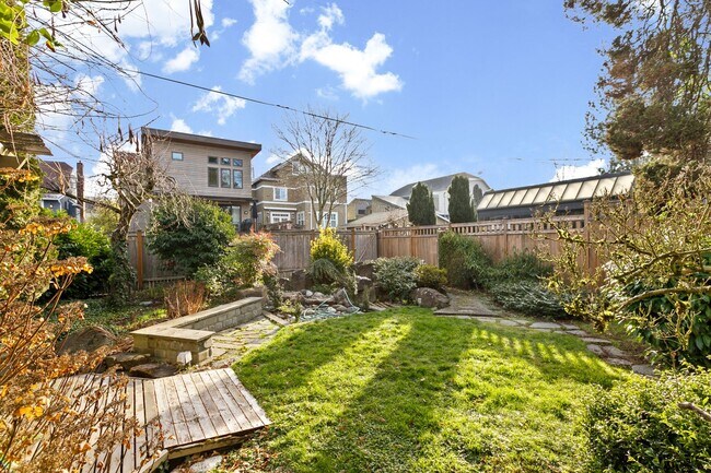 Building Photo - 4Bd/1.5Ba Seattle House