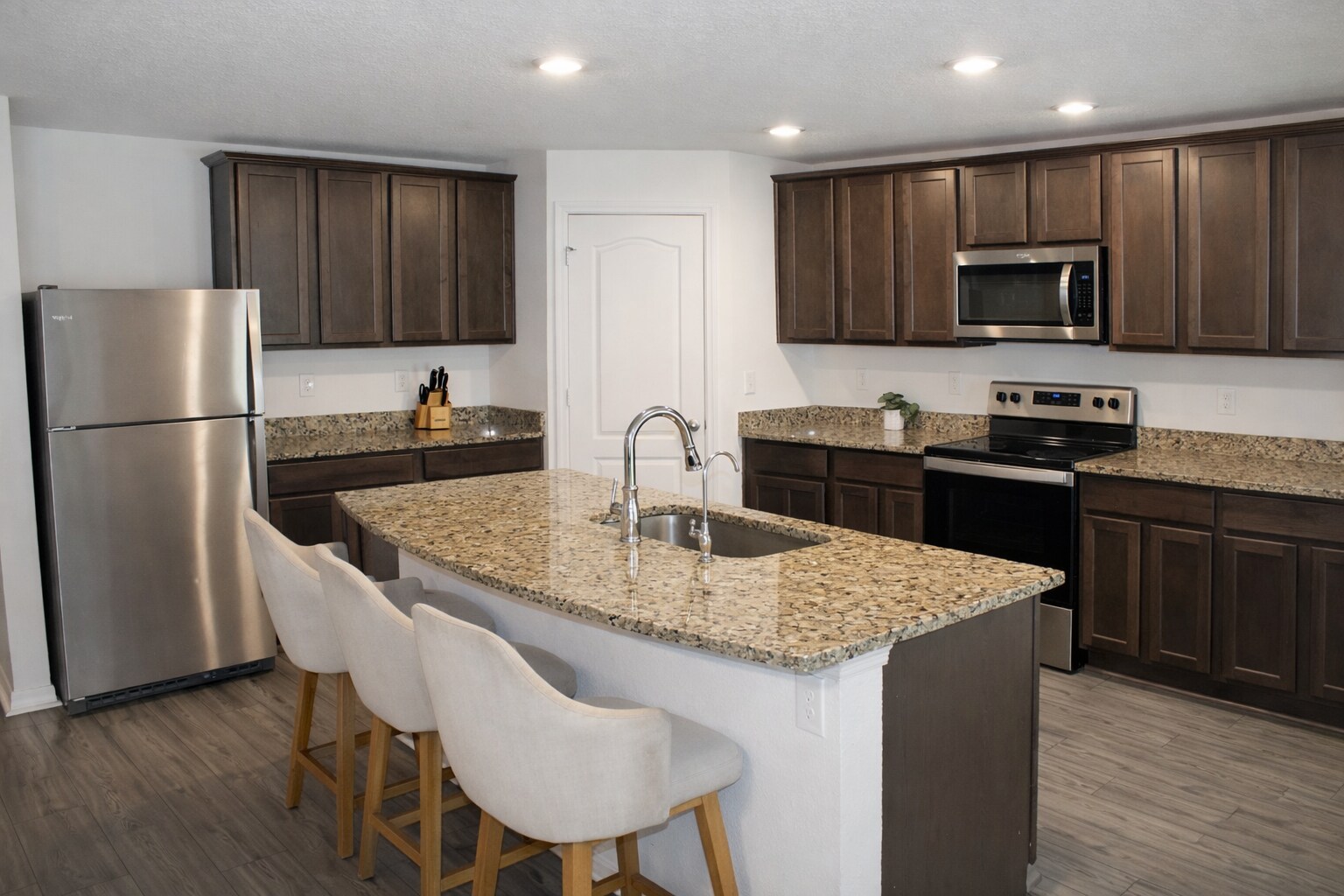 Building Photo - 72 Brewster Ln