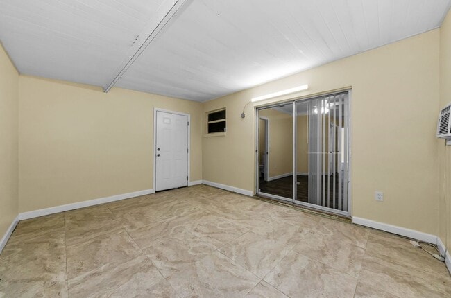Building Photo - Charming 3 bedroom 2 bath in North Clearwa...