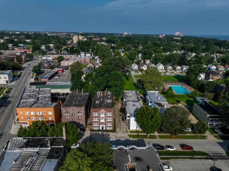 Building Photo - 1388 W 83rd St