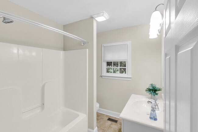 Building Photo - 1609 Lucerne Way