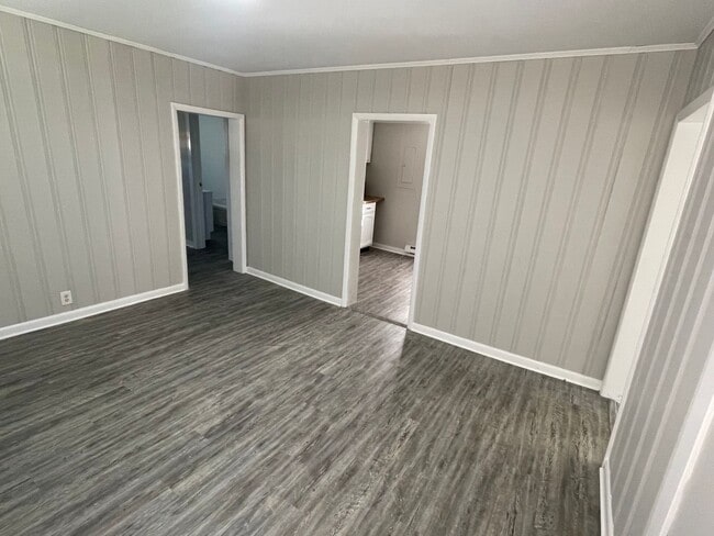 Building Photo - 1 Bedroom House