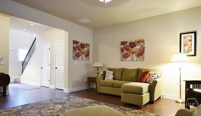 Building Photo - 157 Putters Dr