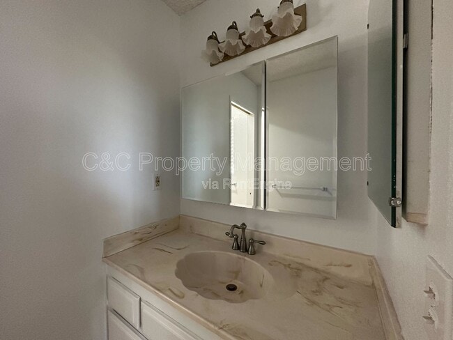 Building Photo - 14170 Montecito Pl