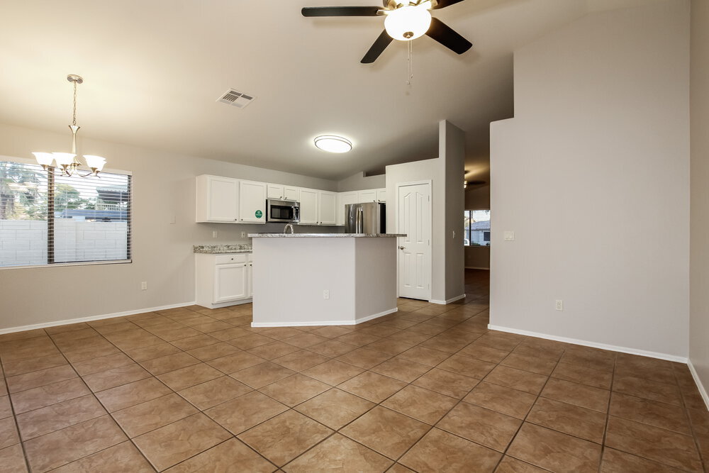 Building Photo - 2030 E Wahalla Ln