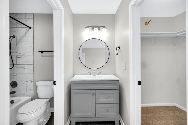 Building Photo - 124 Glengarry Dr