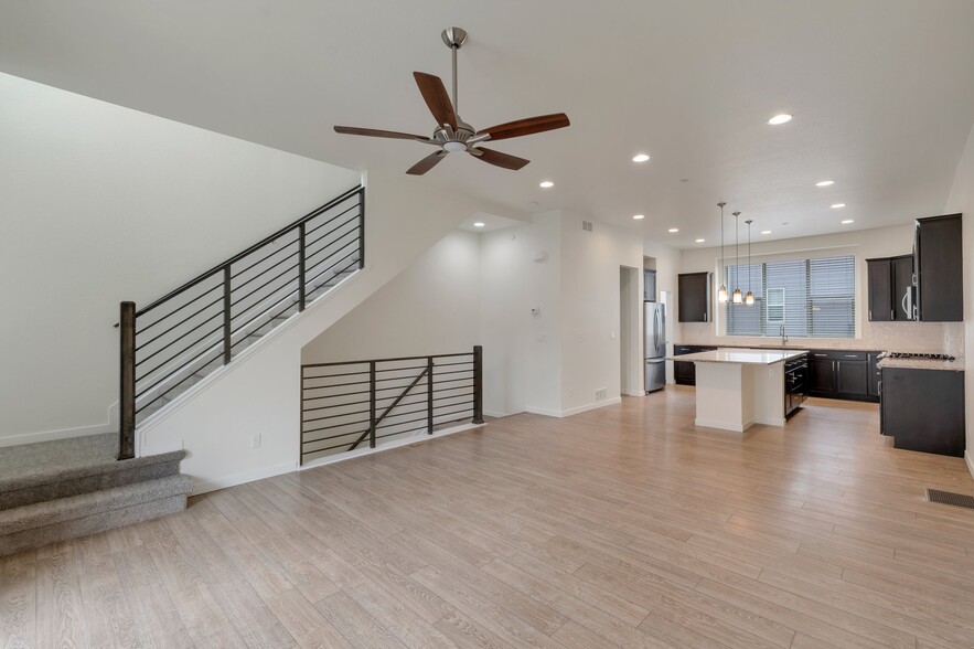 Building Photo - 415 Primrose Ln