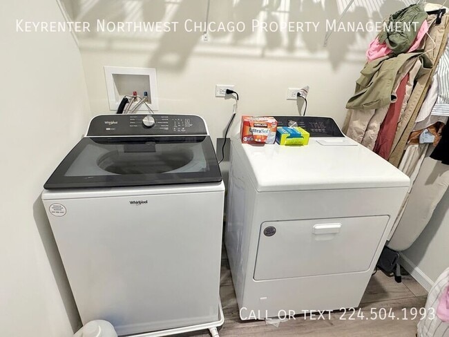 Building Photo - 142 Roslyn Pl