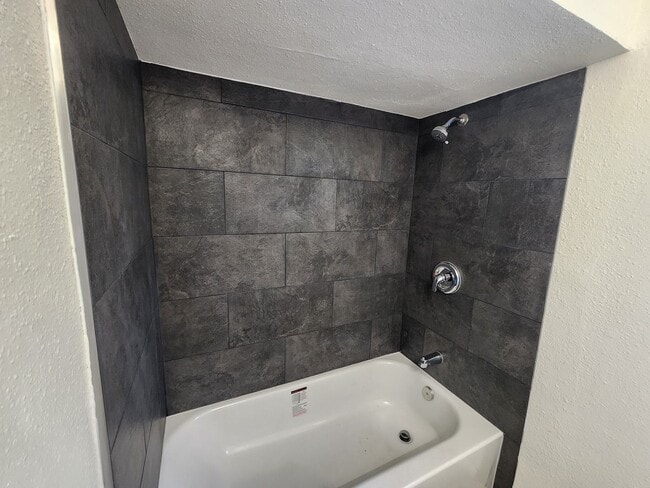 Building Photo - 1bd/1ba Apt with Private Patio, Near Navy Base, Available Now!