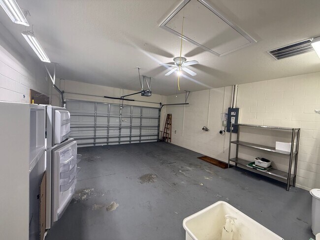Building Photo - 9484 SE 124th Loop