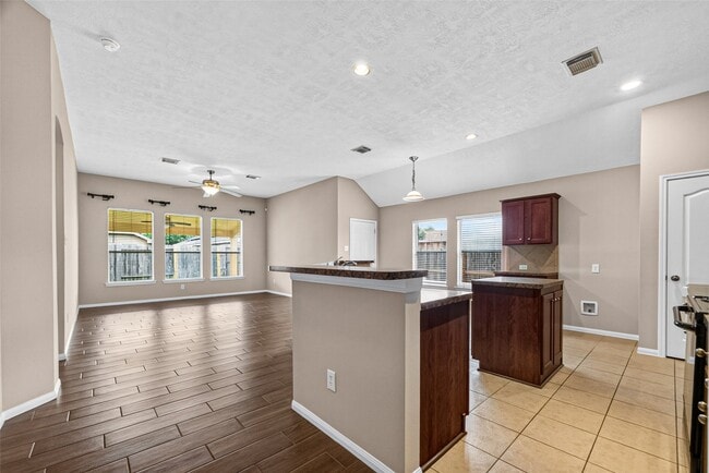 Building Photo - 16007 Hidden Manor Dr