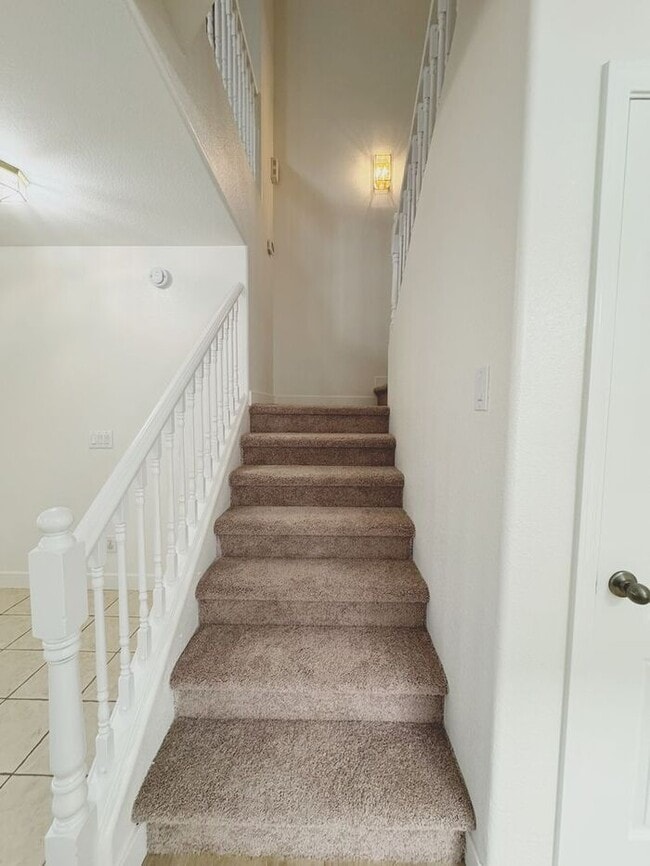 Building Photo - MOVE IN SPECIALS!! 15 DAYS RENT FREE!! Wonderful large, 4 br 2.5 ba family home in Johnson Ranch