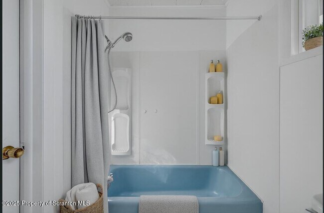 Building Photo - 53 Sobieski St