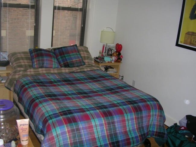 Building Photo - 14 Buswell St