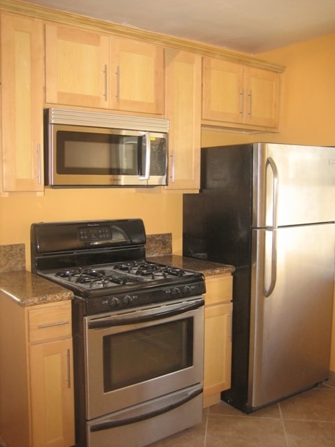 Building Photo - 11664 Chandler Blvd