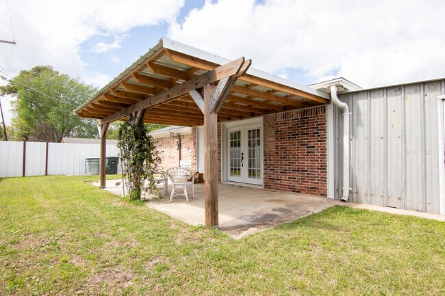 Building Photo - 7575 Chelsea Pl