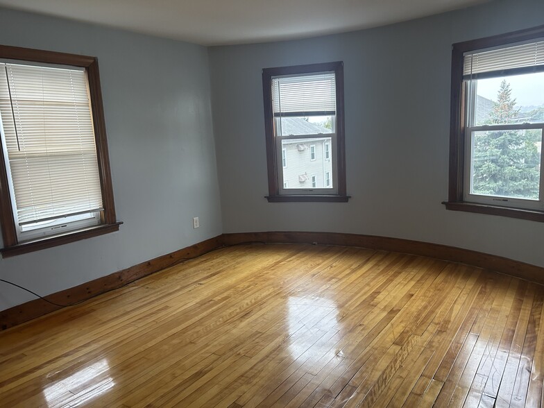 Living/ office - 91 Ward St