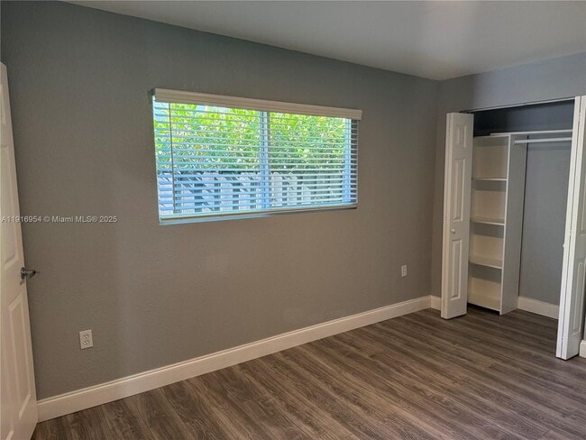 Building Photo - 291 NE 112th St