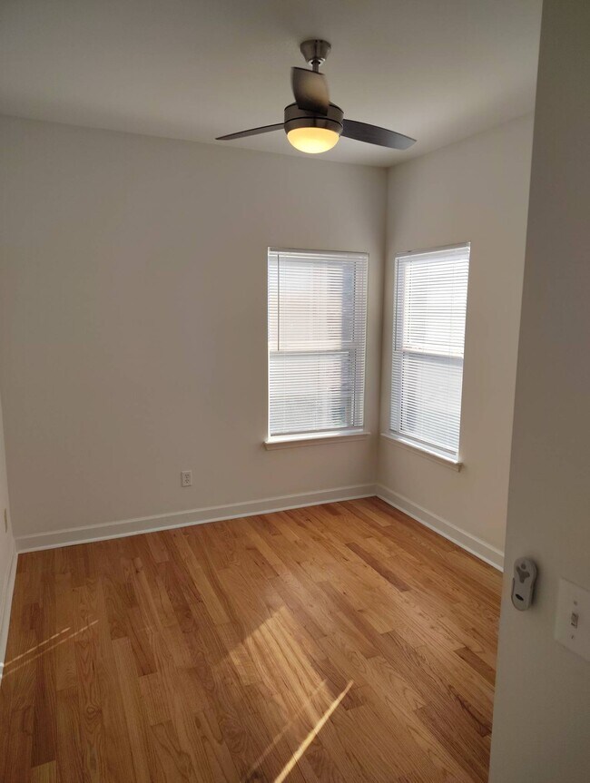 Building Photo - 944 33rd Ave N