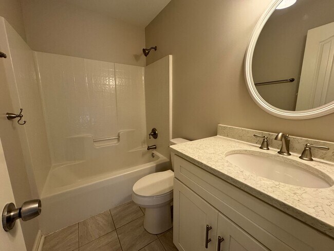 Building Photo - Move-in Ready! **Move-in Special** $250 of...