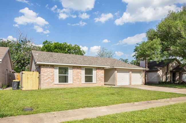 Building Photo - 10814 MacKenzie Dr