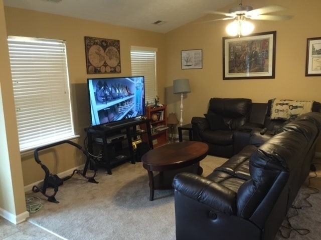 Building Photo - Great Home in Shelbyville!