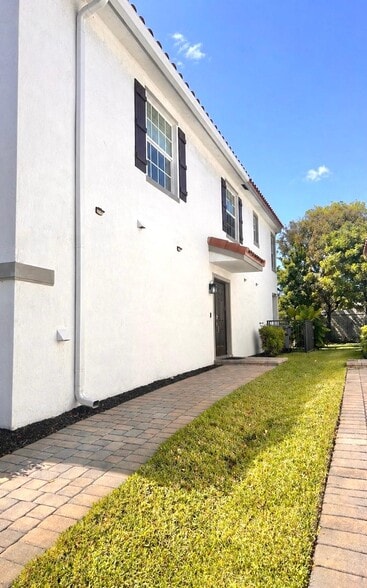 Building Photo - 6835 Broadwater Ln
