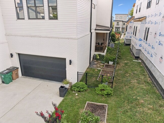 Building Photo - Experience elevated living in this beautifully crafted brick residence located in the heart of Ed...