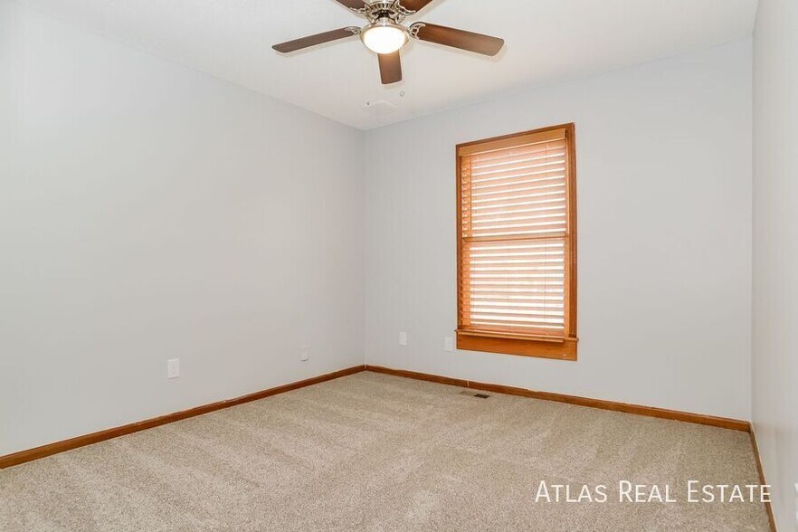 Building Photo - 6438 Roundtree St