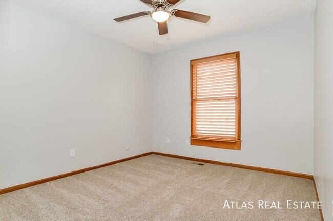 Building Photo - 6438 Roundtree St