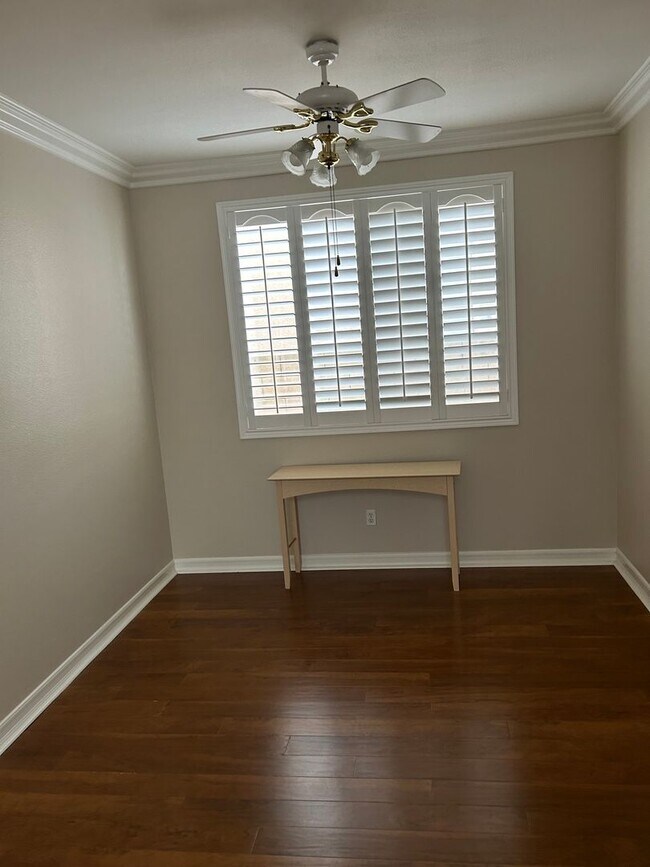 Building Photo - Saddlepeak Dr. Home