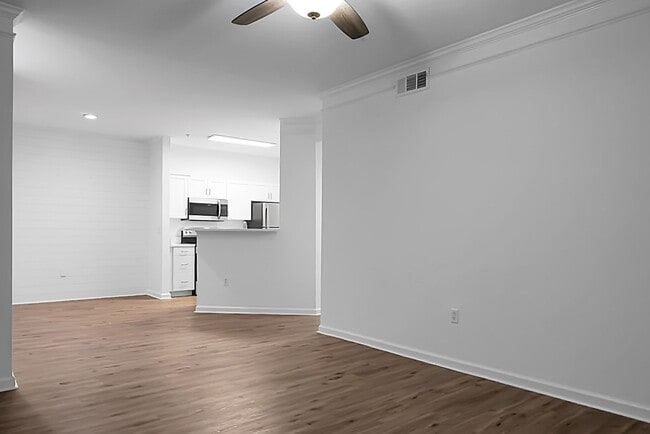 Building Photo - MOVE IN SPECIAL - 50% off First Month's Re...