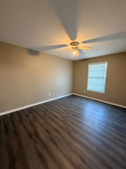 Building Photo - 3850 Jackson Ave