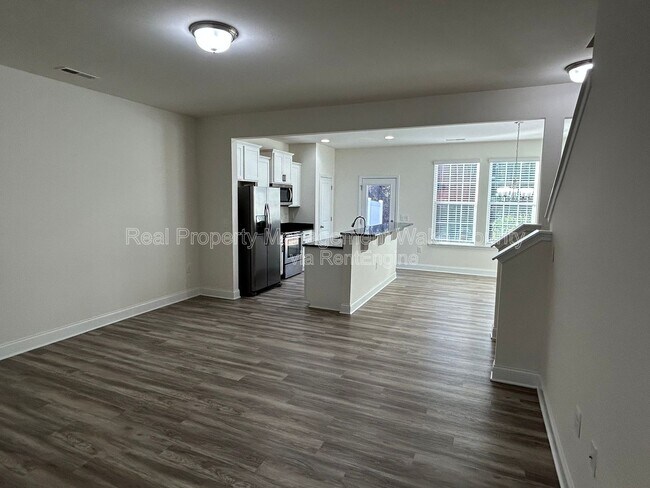 Building Photo - 156 Polaris Ave