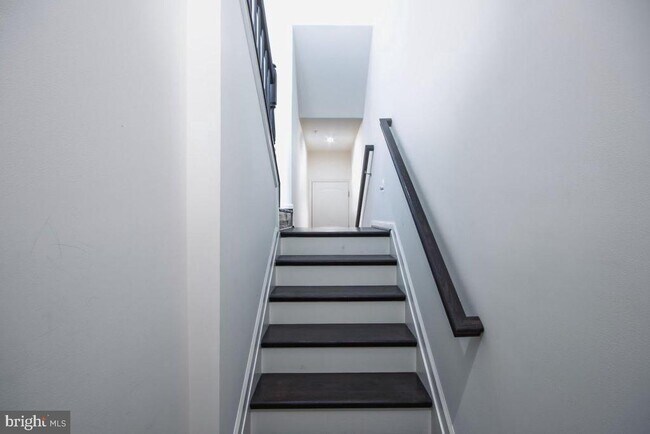 Building Photo - 9920 -B Sir Barton Wy