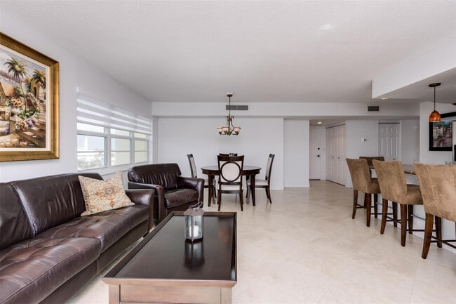 Building Photo - 2500 NE 48th Ln