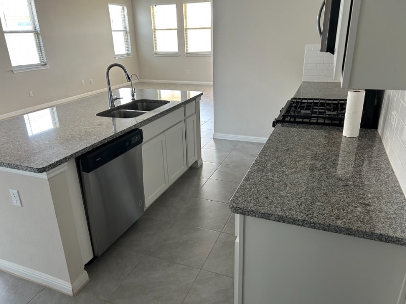 Building Photo - 109 Serpens St