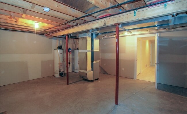 Building Photo - 808 W 2nd St