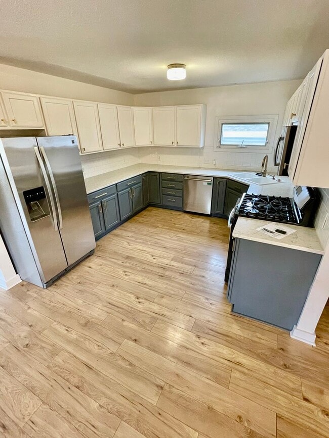 Building Photo - Beautifully Renovated 4-Bedroom Home Near West Blvd