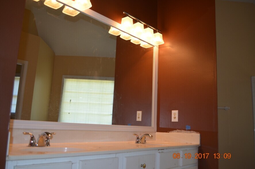 Master bathroom - 11075 Regal Forest Dr.